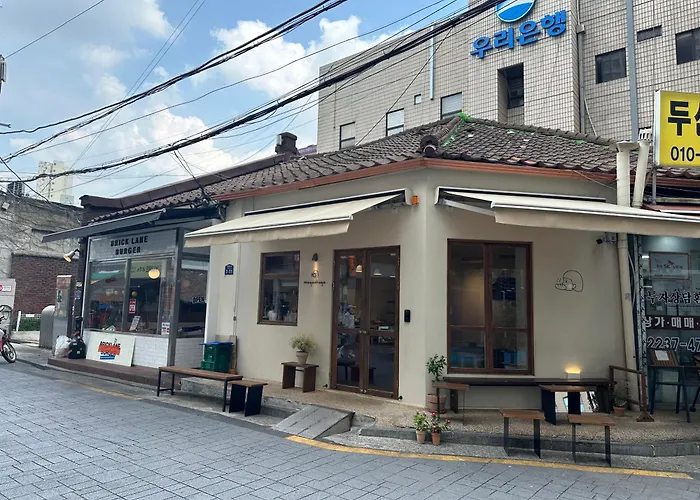 Blue Hotel *